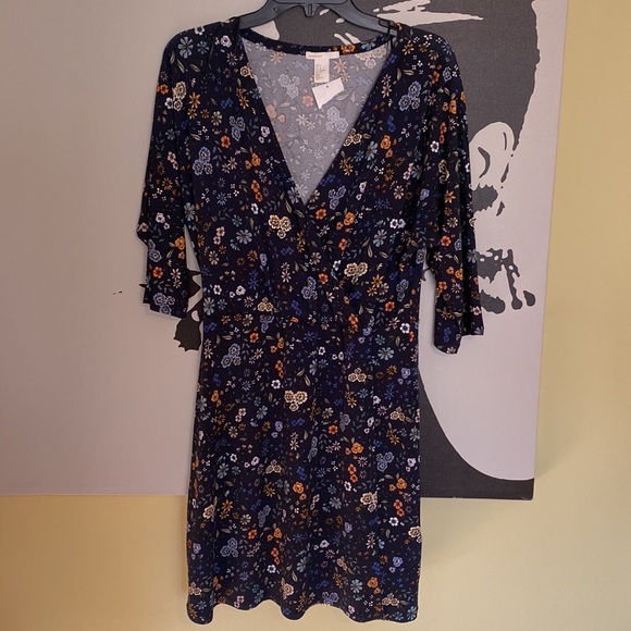 H&M Dresses & Skirts - 3/$40 - Stretchy V-Neck Floral Dress by H&M - Sz S